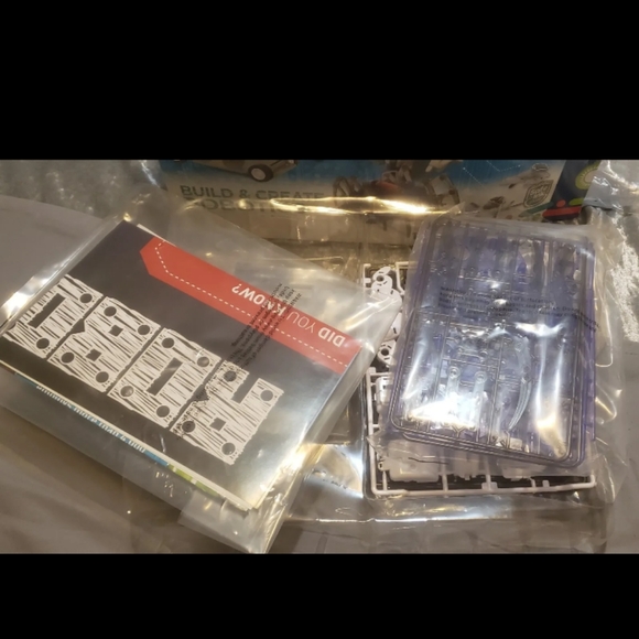 Build and Create Robotics, Create 3 Robots (New Open Box) By Discovery - Picture 10 of 11